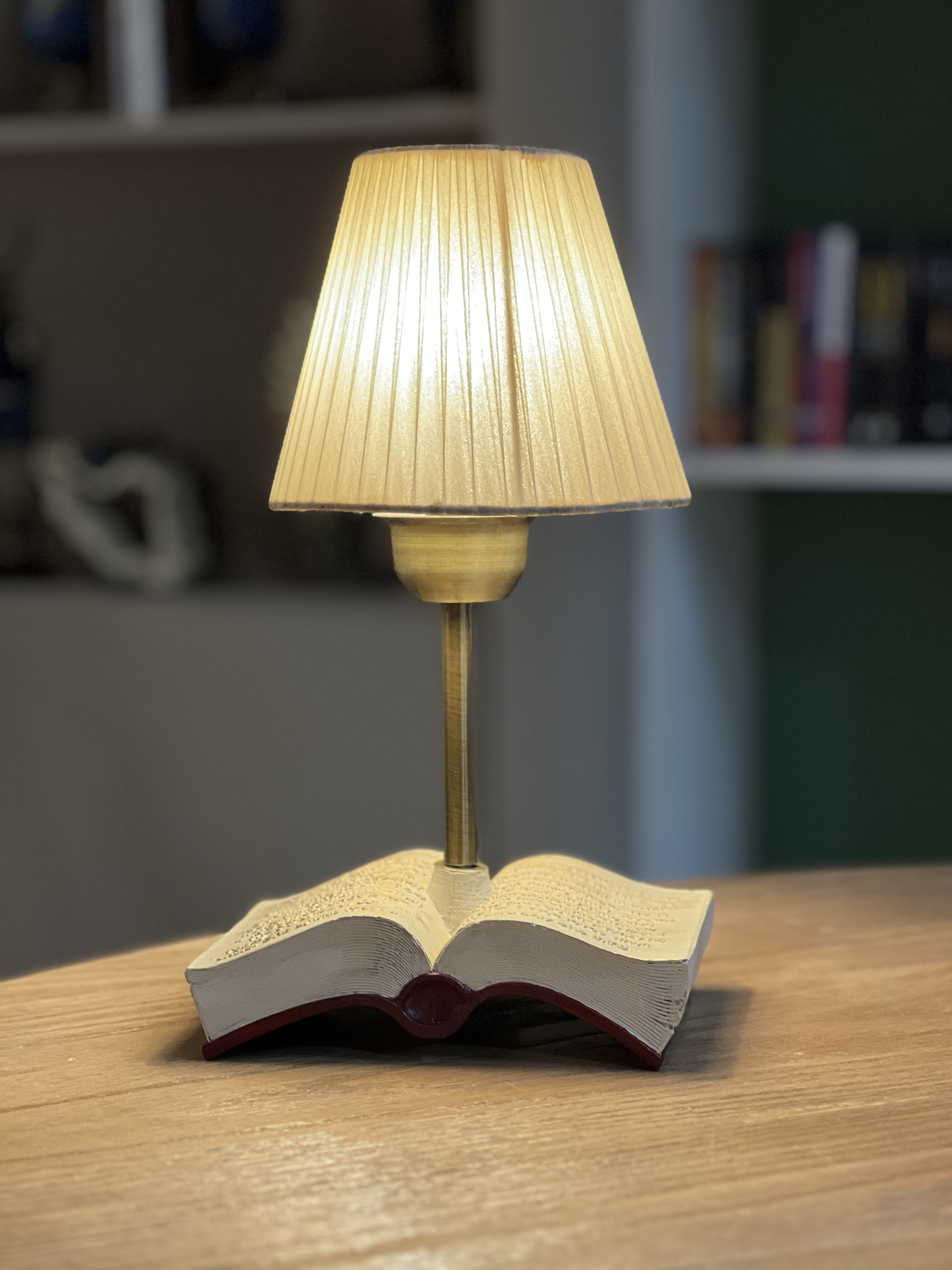 آباژور رومیزی فانتزی طرح کتاب باز (مدل کلاسیک)